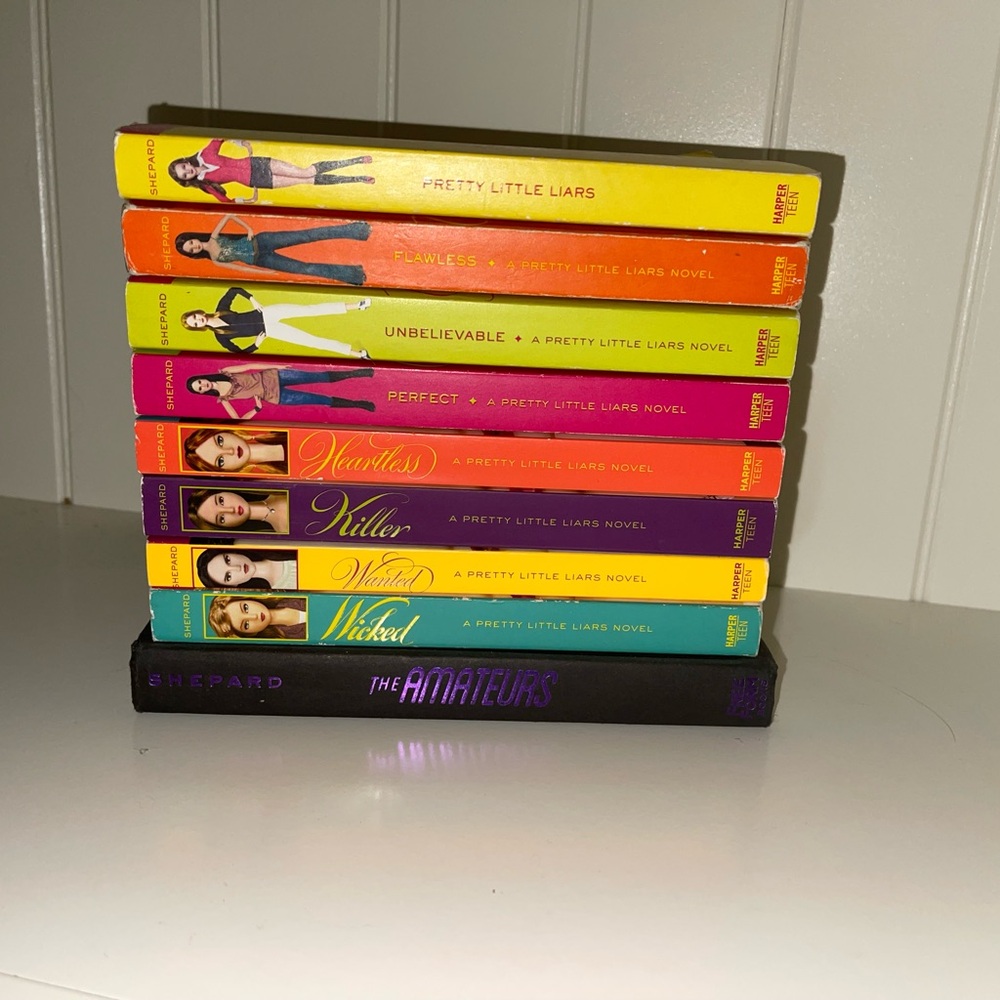 Pretty Little Liars Book Set + The Amateurs